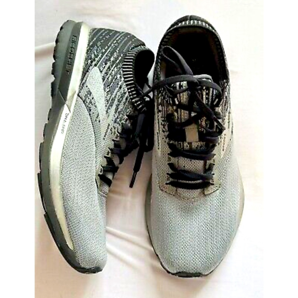 Brooks Mens Gray Running Shoes Sneakers Size 8D